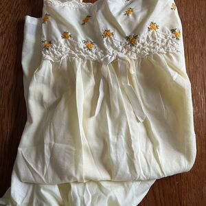 Vintage Ladies Schrank Two Piece Pajamas Set Yellow Flowers Lace Bloomers Shorts